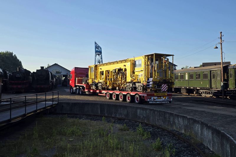 BAM Stopmachine met het fabrieksnummer 1214 en het UIC-nummer 99 84 942 8 702-7.
